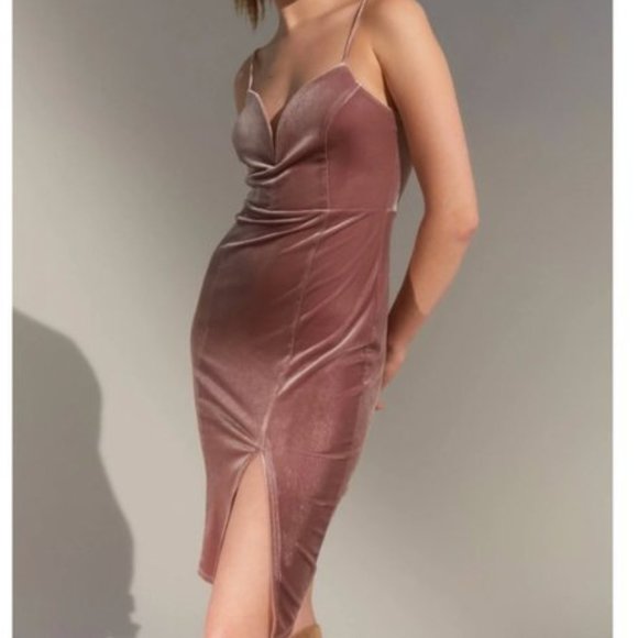 Urban Outfitters Dresses & Skirts - NWT UO Velvet Mauve Dress Sz. Small 💐